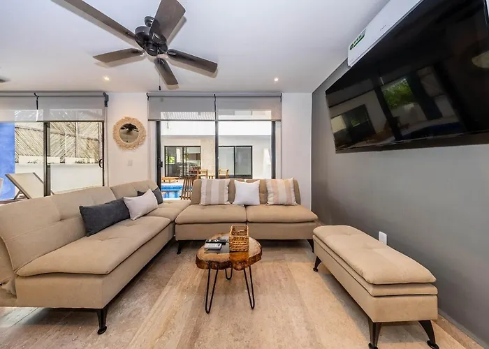 Luxury Stay Private Pool And Movie Theater Retreat